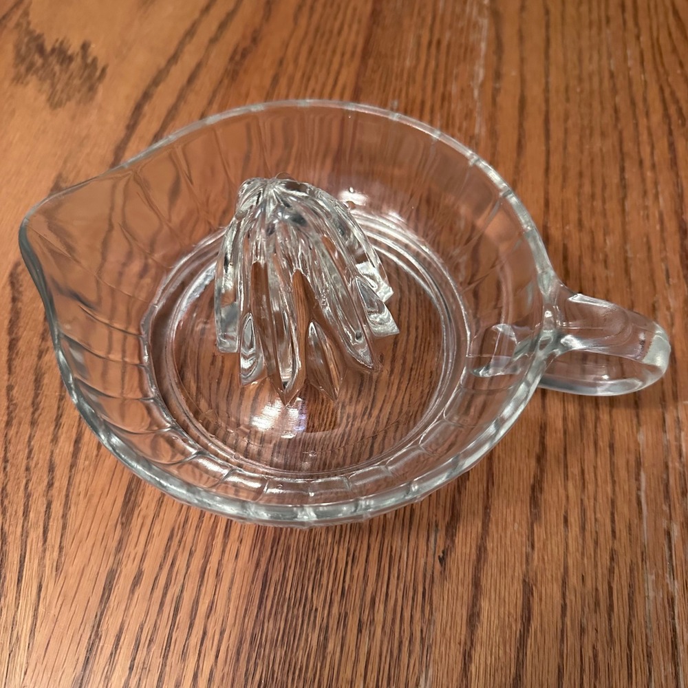 Vintage Glass Citrus Juicer Reamer Clear Excellent Starburst Base